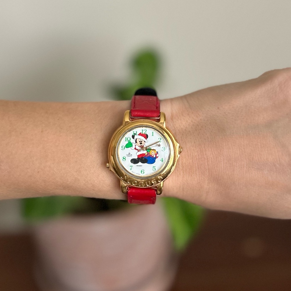 Disney Lorus 80’s Mickey Mouse Christmas Jingle - Music Playing Watch!